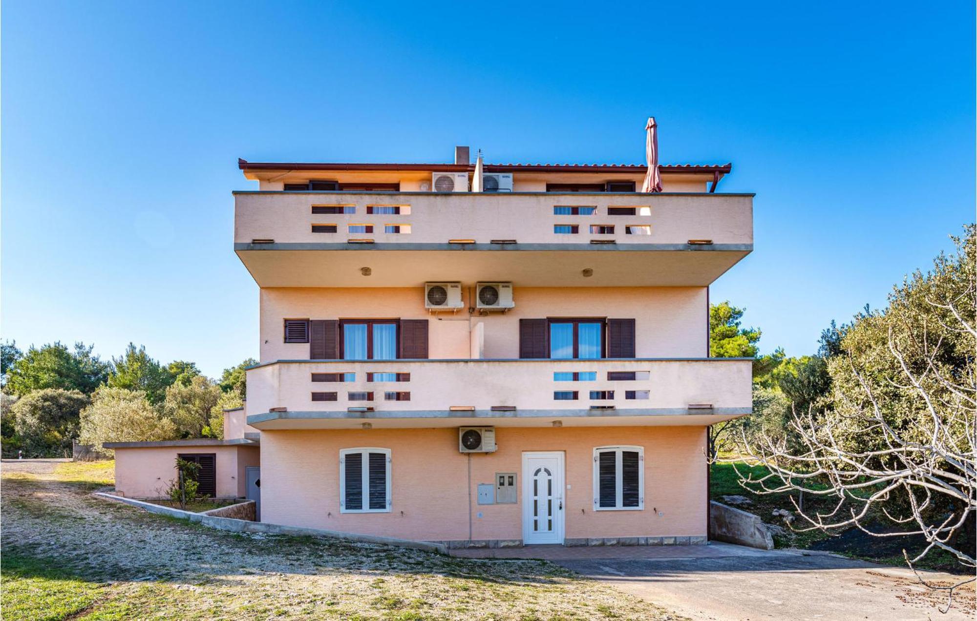 2 Bedroom Amazing Apartment In Neviđane Exterior foto