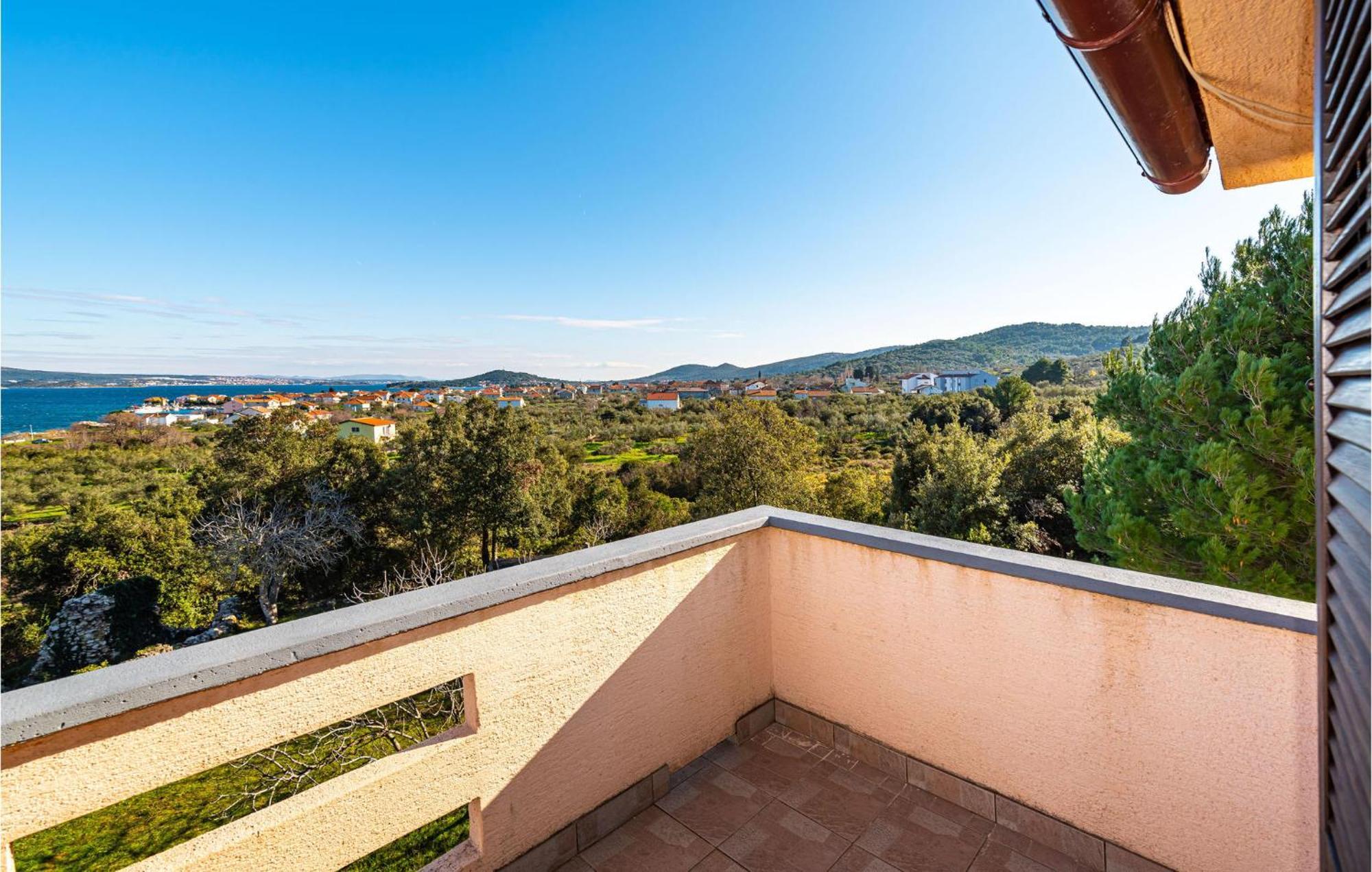 2 Bedroom Amazing Apartment In Neviđane Exterior foto